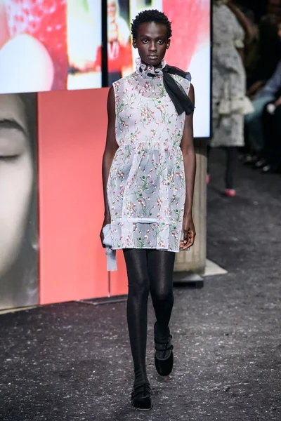 Look 3